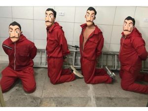 Grupo mascarado é detido tentando invadir centro de triagem de detentos