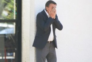 Emocionado, Bolsonaro cancela agenda para velar seu chefe de gabinete