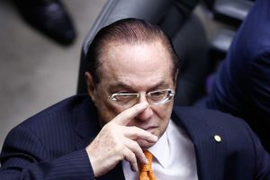 STF nega liberdade a Maluf, mas ainda vai analisar prisão domiciliar