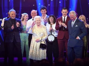 Rainha Elizabeth II celebra 92 anos com tradicional show em Londres