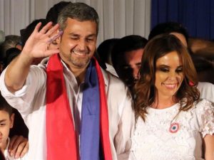 Mario Benitez vence eleição no Paraguai e promete país sem divisões