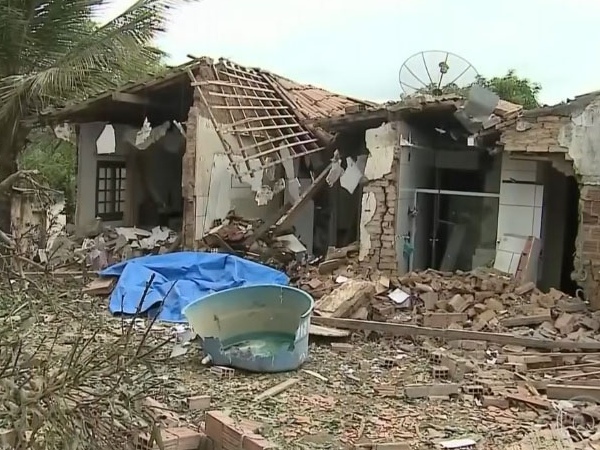 Alagoanos que morreram em explosão de fábrica são sepultados em Ibateguara