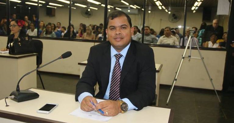 Vereador apresenta indicação de pagamento dos precatórios do FUNDEB aos professores de Palmeira dos Índios