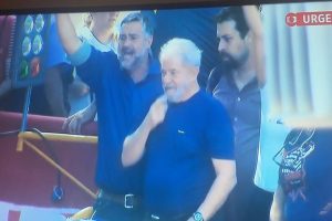 Após 40 horas, Lula deixa a sede do Sindicato dos Metalúrgicos