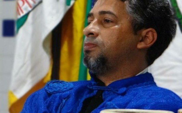 Clébio Correia de Araújo assume a reitoria da Uneal