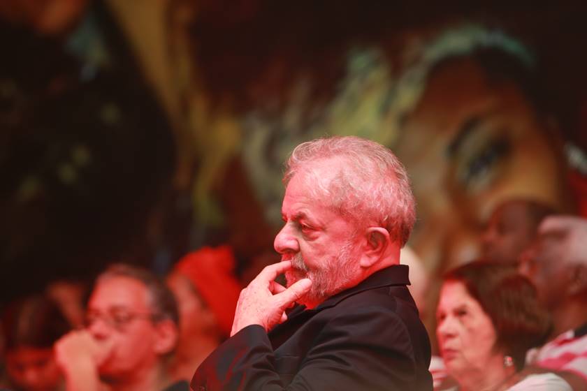 Prisão de Lula: ex-presidente tem até as 17h para se entregar à PF