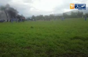 Avião militar cai na Argélia e deixa mais de 250 mortos