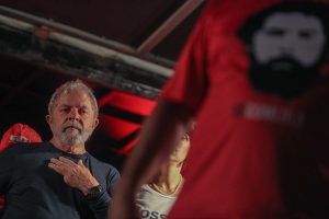 Lula não se entregará em Curitiba, diz jornal