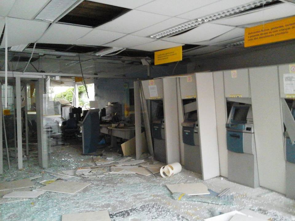 Criminosos explodem cofre do Banco do Brasil em Poço das Trincheiras