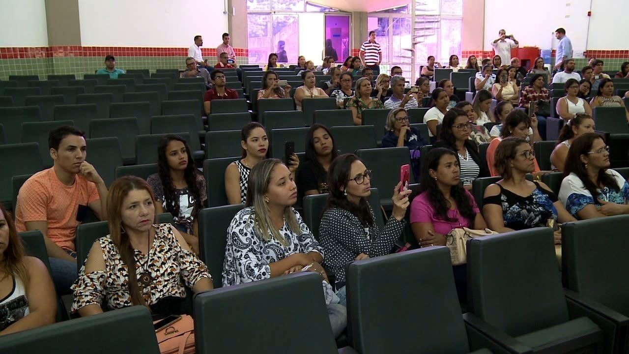 Estudantes se reúnem em Palmeira e denunciam que foram vítimas de diplomas falsos em Alagoas