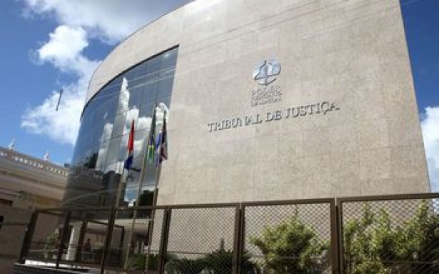 Acusada na morte de ex-marido é absolvida em júri popular