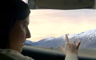 Janela inteligente de carro permite que deficiente visual ‘sinta’ paisagem