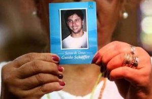 Surfista que morreu pegando onda pode virar santo católico