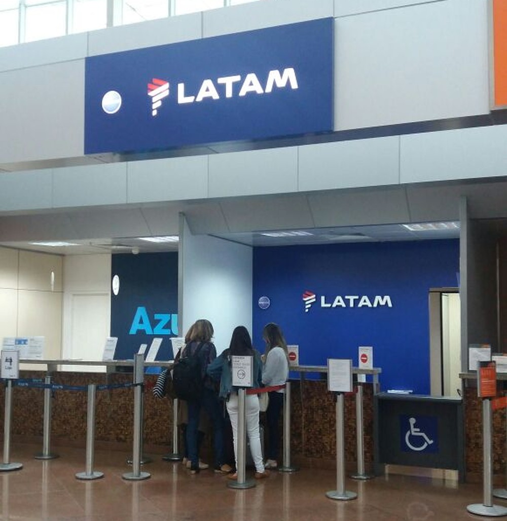 Passageiros dizem que não puderam embarcar de AL para RJ por falta de combustível em aeronave