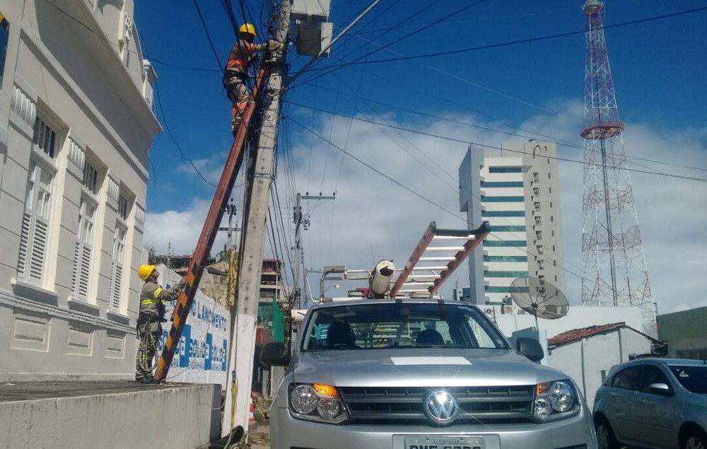 Eletrobras Alagoas restringe atendimentos externos por falta de combustível