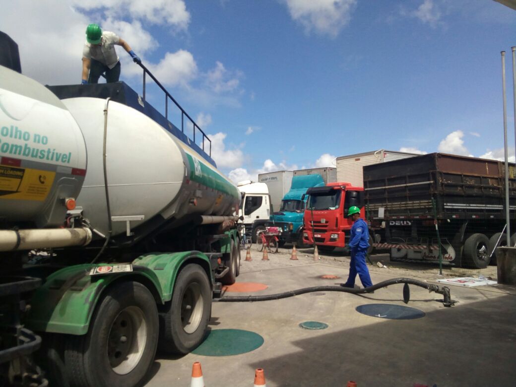 Postos de Alagoas voltam a ser abastecidos