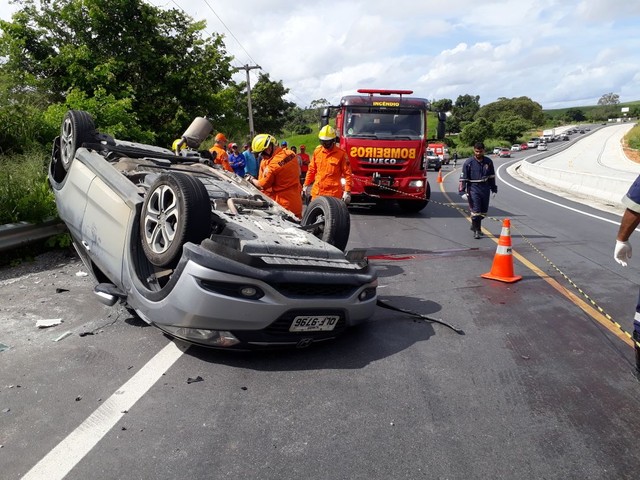 Vítimas feridas em acidente que matou jogadora de vôlei permanecem internadas
