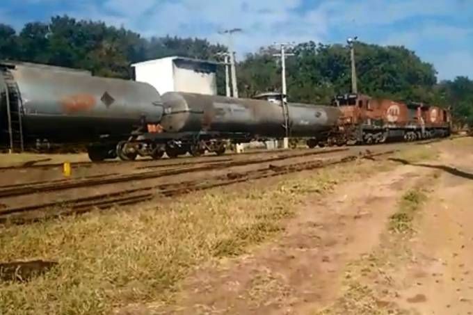Trem carregado com diesel descarrila em Bauru e suspeita é que parafusos foram removidos