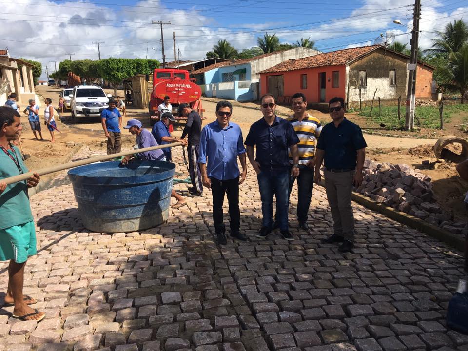 Oliveiro Torres entrega equipamento em UBS e visita obras na Zona Rural de Igaci