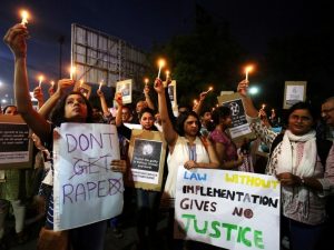 Índia prende 22 pessoas após três casos de estupros