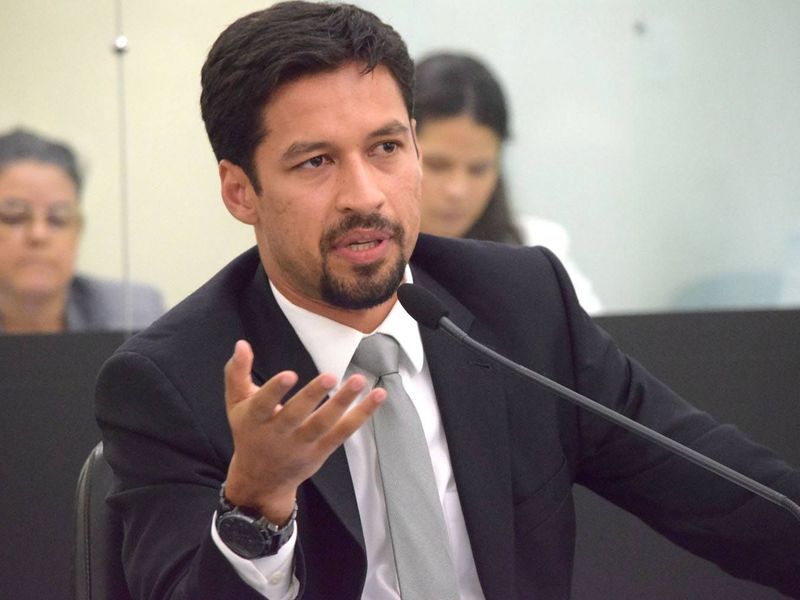 Rodrigo Cunha atende pedido de Rui Palmeira adiando o anúncio de sua decisão para sexta