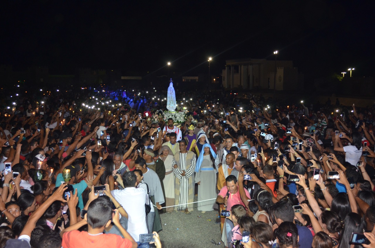 Mais de 40 mil pessoas lotam a Cidade de Maria em comemoração ao Dia das Mães