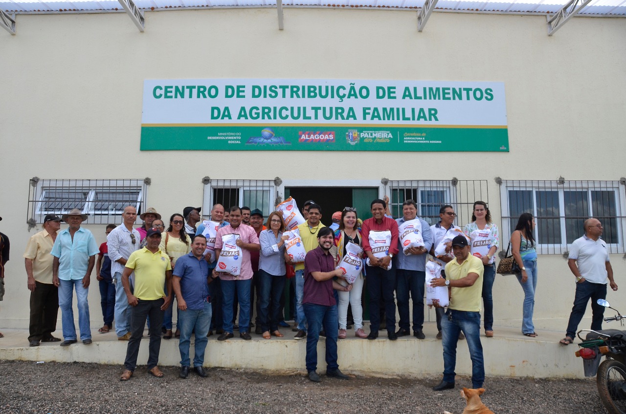 Edval Gaia Filho prestigia entrega de sementes em Palmeira dos Índios