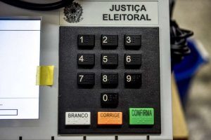 Eleitores do Tocantins vão às urnas para eleger novo governador