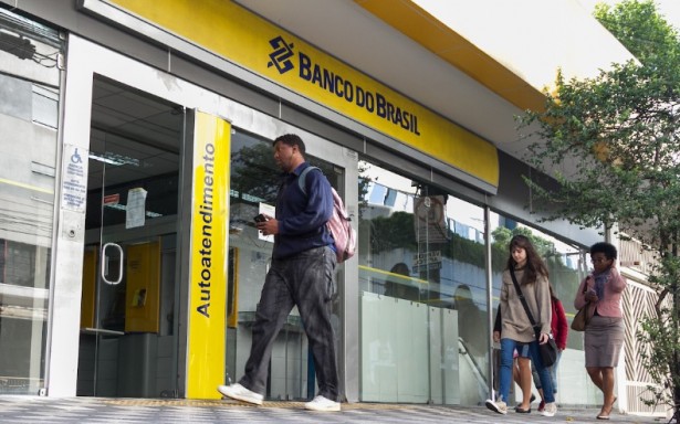 Bancos abrem apenas às 13h, após jogo da Seleção