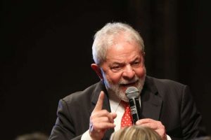 Ao PT, defesa de Lula descarta prisão domiciliar