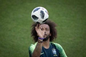 Alemanha e Brasil decidem futuro em quarta de tudo ou nada para favoritos