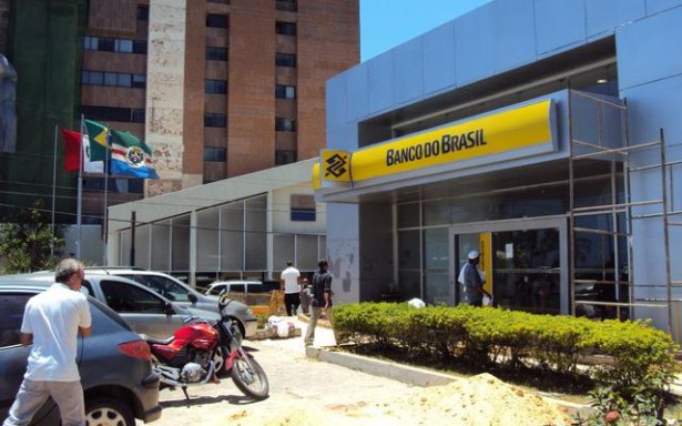 Agências bancárias têm hoje horário especial