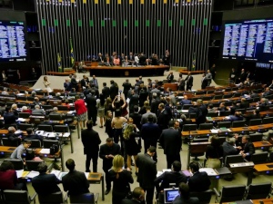 Eleições, copa e festas juninas reduzem ritmo de votações no Congresso