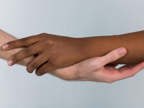 Casais inter-raciais de Alagoas relatam luta diária contra o preconceito