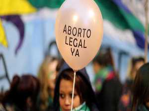 Argentina vive frenesi em dia de votação sobre aborto no Congresso