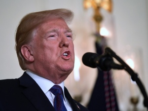 Donald Trump culpa democratas por separação de crianças imigrantes