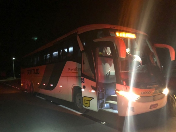 Criminosos tentam assaltar ônibus em trecho da BR-101 e trocam tiros com a PRF