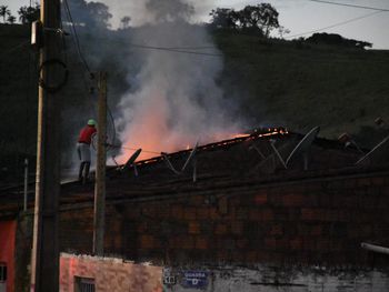 Incêndio atinge loja clandestina de fogos em São José da Laje