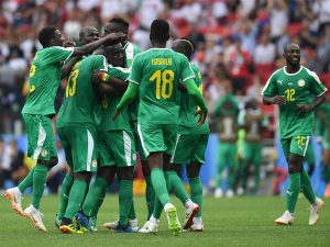 Com gol contra de brasileiro, Senegal bate Polônia na estreia