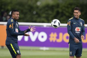 Firmino já coloca pressão em Gabriel Jesus para ser o 9 do Brasil