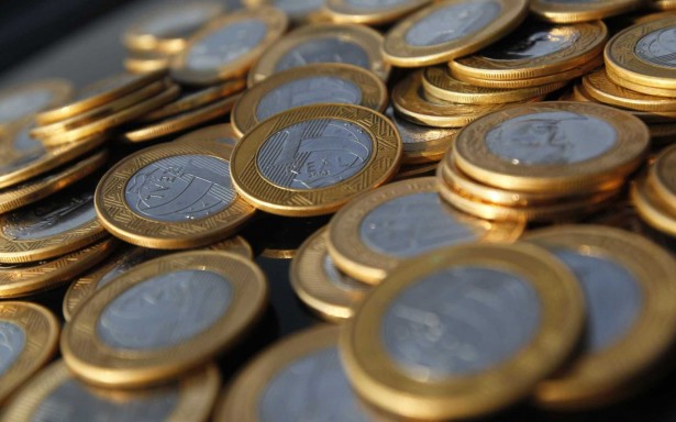 Governo revisa aumento e salário mínimo deve ficar abaixo de R$ 1 mil