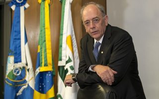 Presidente da Petrobras pede demissão