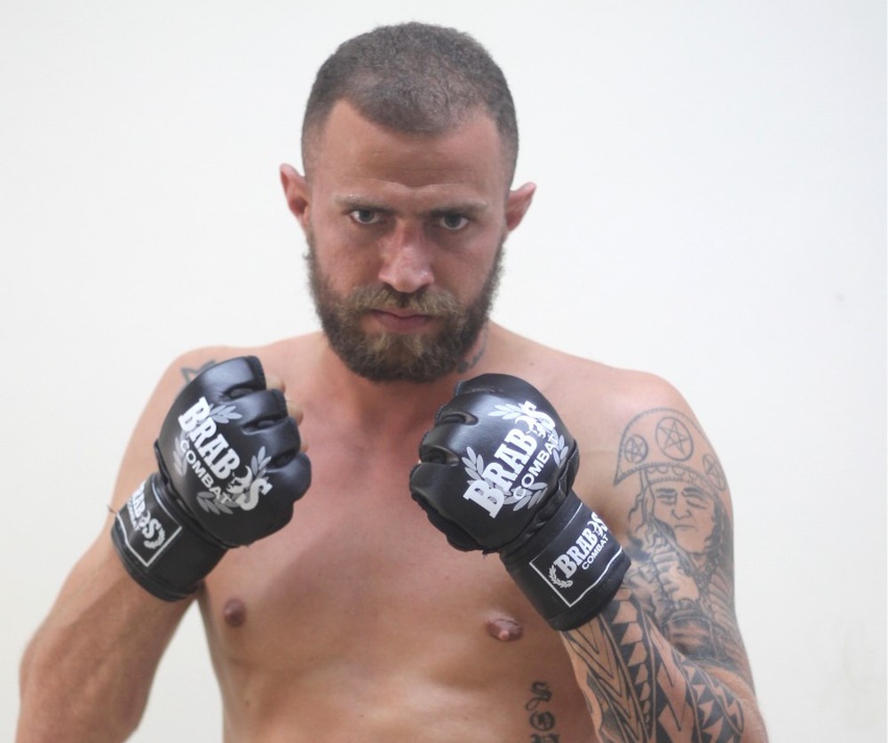 Câmeras de segurança devem ajudar a identificar suspeitos de matar lutador de MMA