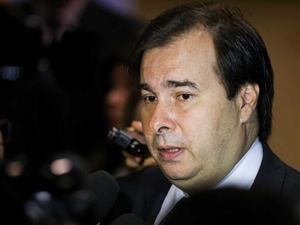 Ainda há tempo para desistir de candidatura, afirma Maia