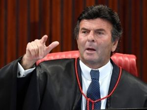 TSE e dez partidos assinam compromisso contra fake news