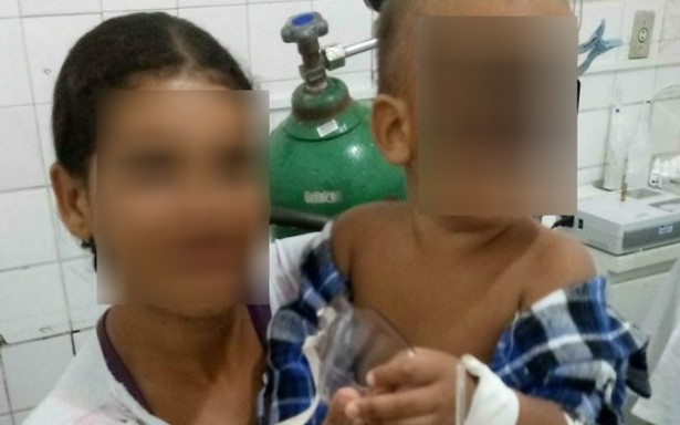 Polícia Militar salva criança que desmaiou ao engasgar com biscoito