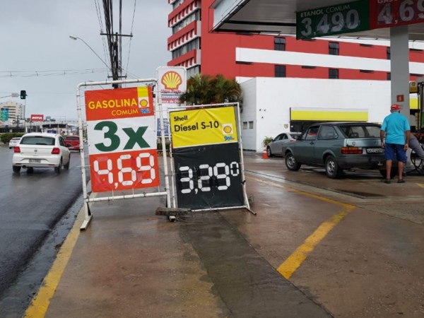 Preço da gasolina sobe em média R$ 0,20 nas bombas e surpreende maceioenses