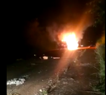 [Vídeo] Colisão deixa veículo carbonizado e um morto na AL-110