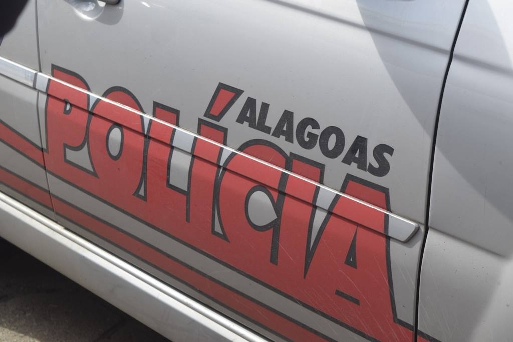 Suspeitos sequestram vigilante, assaltam mercadinho e são presos por populares