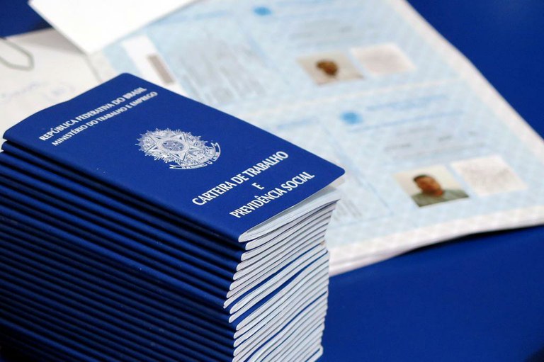 Brasil cria mais de 33 mil empregos formais em maio, diz Temer